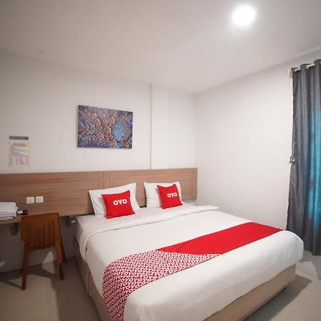 Oyo 90830 Multatuli Guest House 메단 외부 사진