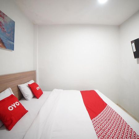 Oyo 90830 Multatuli Guest House 메단 외부 사진