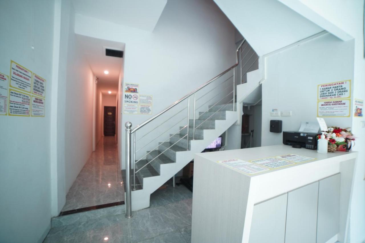 Oyo 90830 Multatuli Guest House 메단 외부 사진
