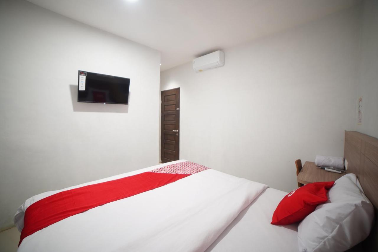 Oyo 90830 Multatuli Guest House 메단 외부 사진
