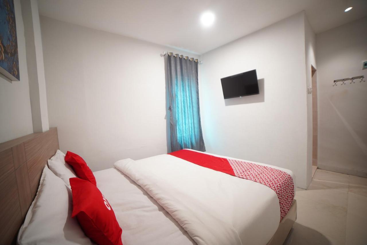 Oyo 90830 Multatuli Guest House 메단 외부 사진